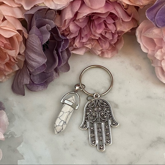 Natural Howlite Quartz Stone Hamsa Hand Keychain - Picture 6 of 12